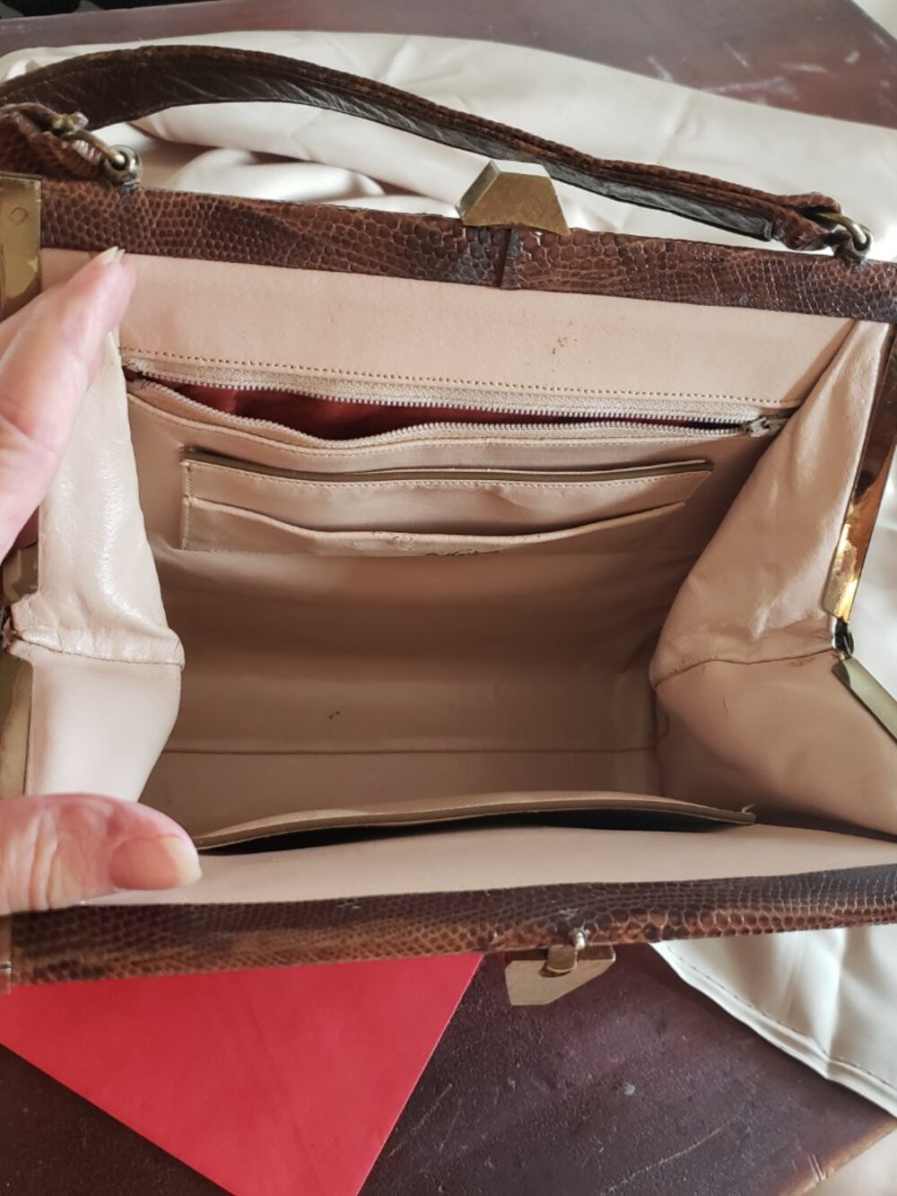 VINTAGE BELLESTONE BAGS INC. CLASSIC LIZARD SKIN DRESS PURSE - Picture 8 of 13
